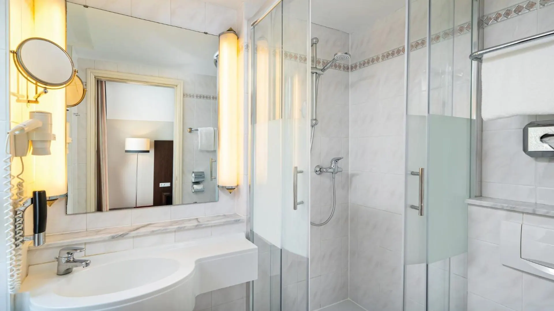 Leonardo Hotel Berlin Ku'Damm 4*,